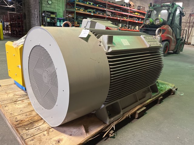 Siemens 700 HP 1800 RPM 400 Squirrel Cage Motors H1154